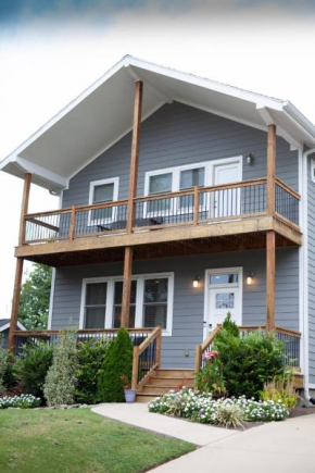 Large East Nashville Home with Game Room sleeps 12